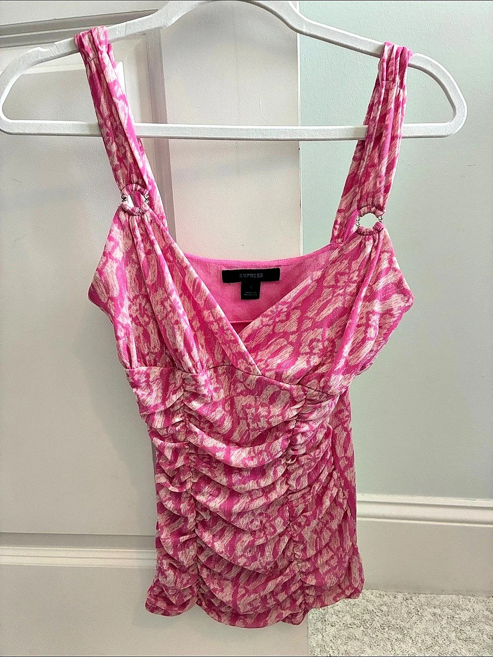 Express Ruched Abstract Camisole in Pink Size Small